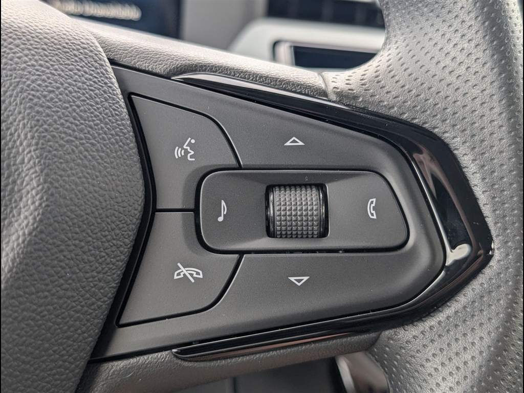 New 2027 Summit White Chevrolet LT image 15