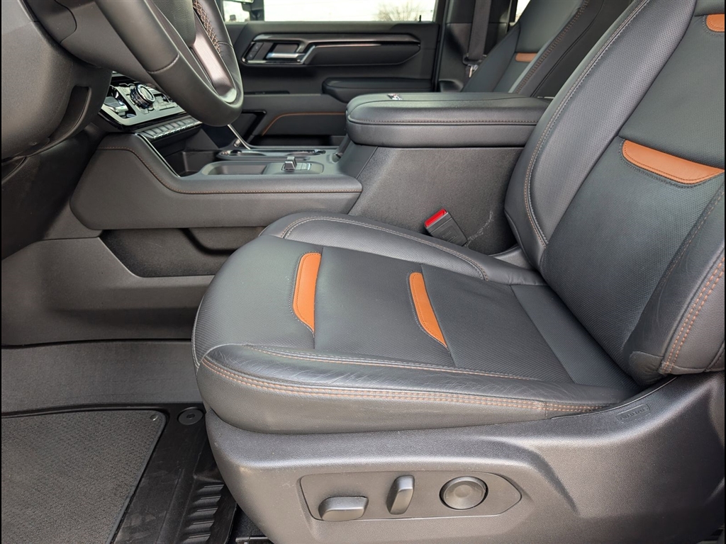 Used 2025 Summit White GMC AT4 image 15