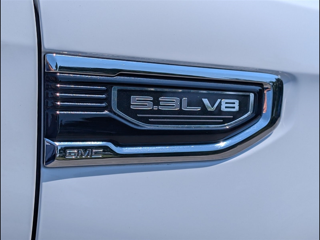 Used 2025 Summit White GMC SLT image 15