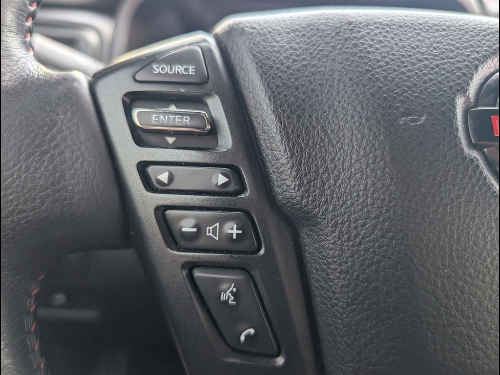 Used 2020 Glacier White Nissan PRO-4X image 15
