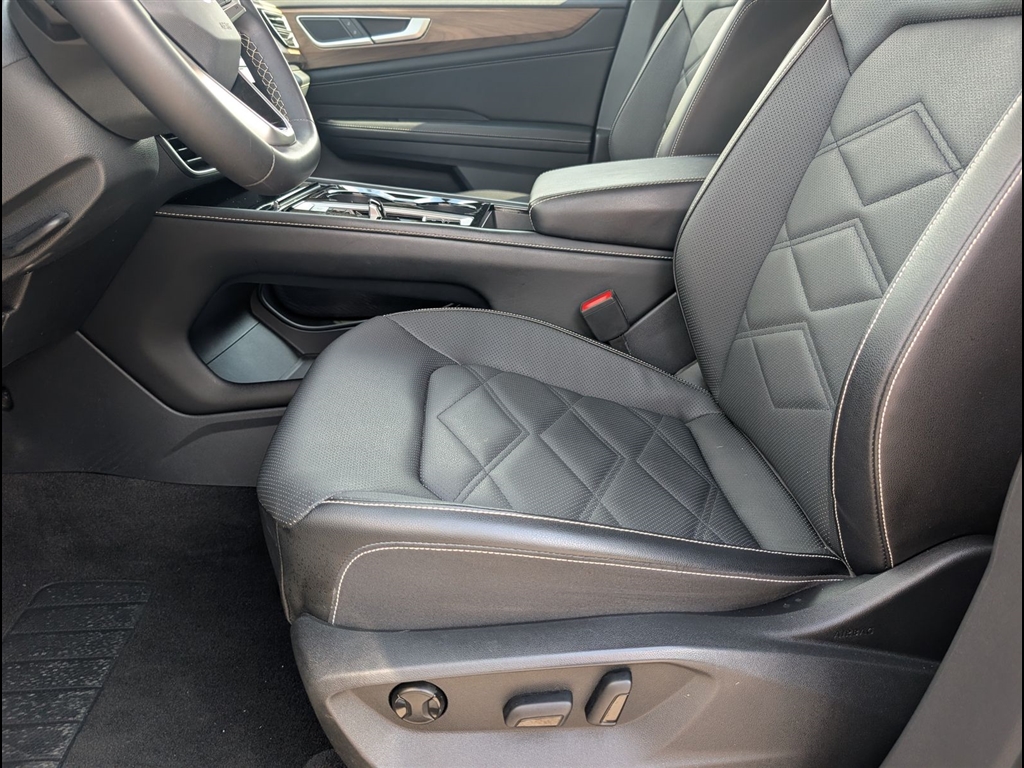 Used 2024 Platinum Gray Metallic Volkswagen SE image 15
