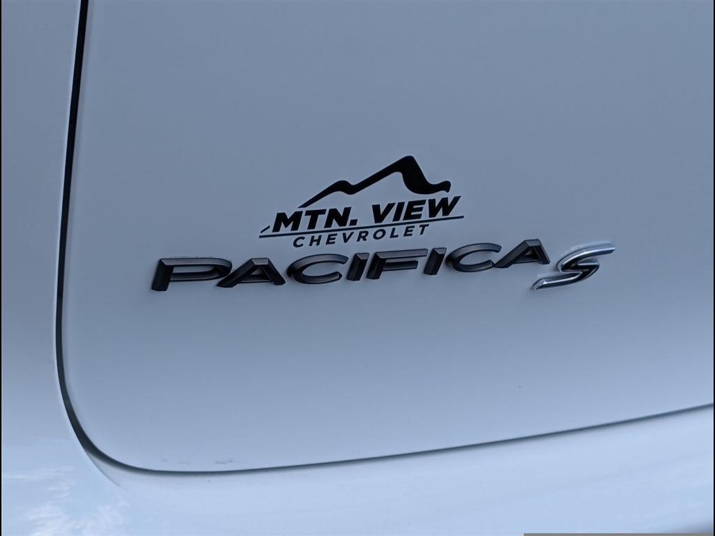 Used 2025 Bright White Clear Coat Chrysler Limited image 15