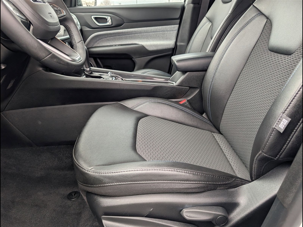 Used 2024 Bright White Clear Coat Jeep Latitude image 15