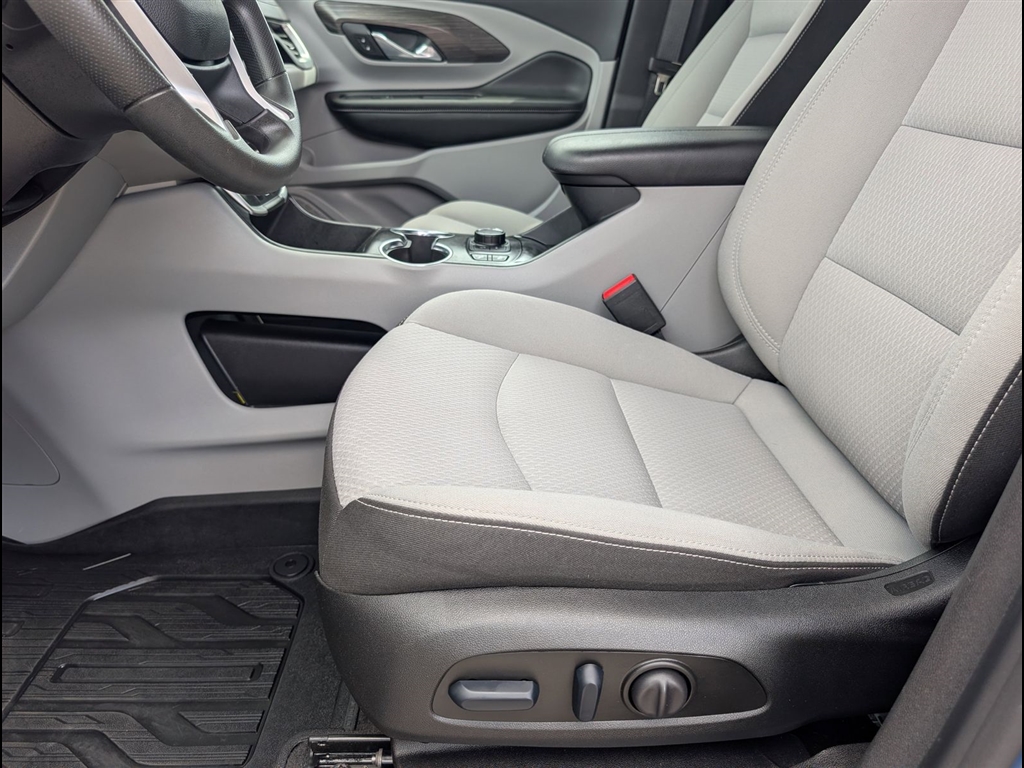 Used 2024 Riptide Blue Metallic GMC SLE image 15