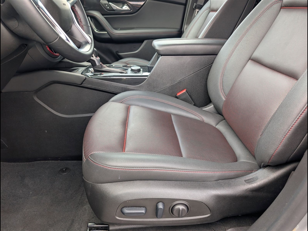 Used 2025 Sterling Gray Metallic Chevrolet RS image 15