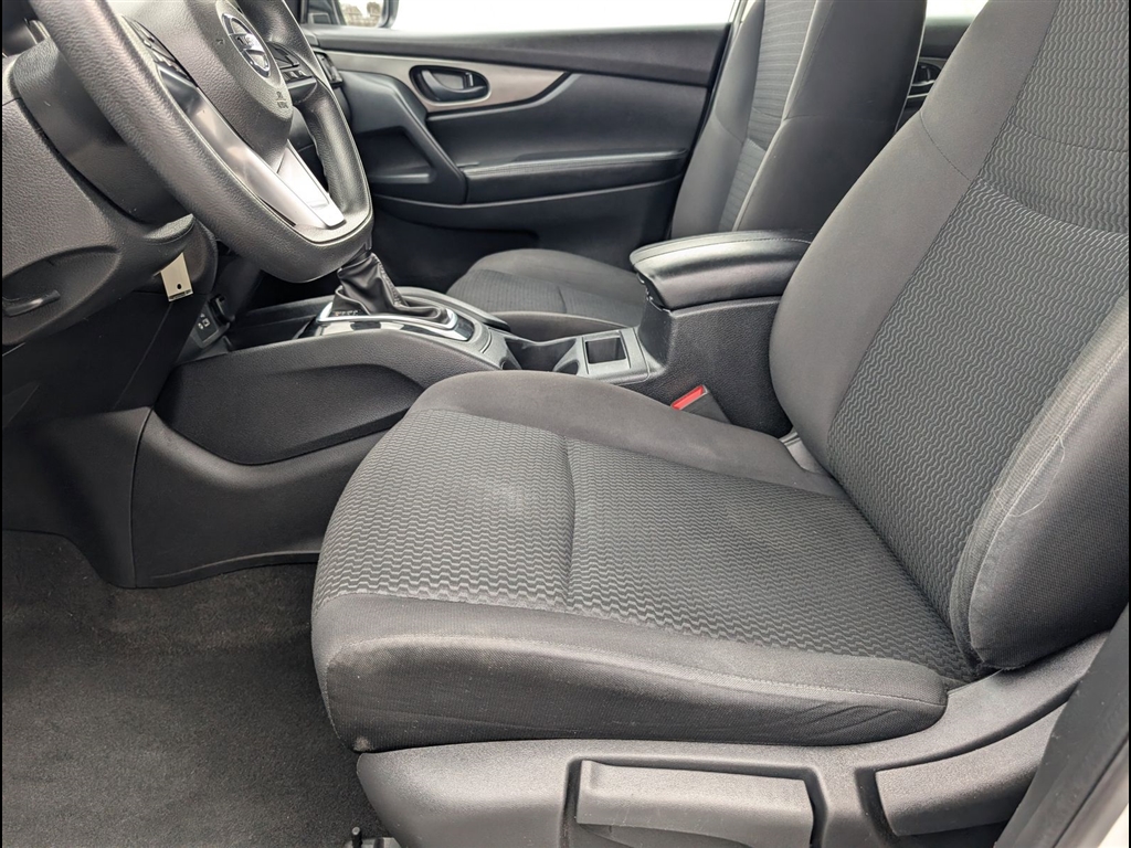 Used 2021 Glacier White Nissan S image 15