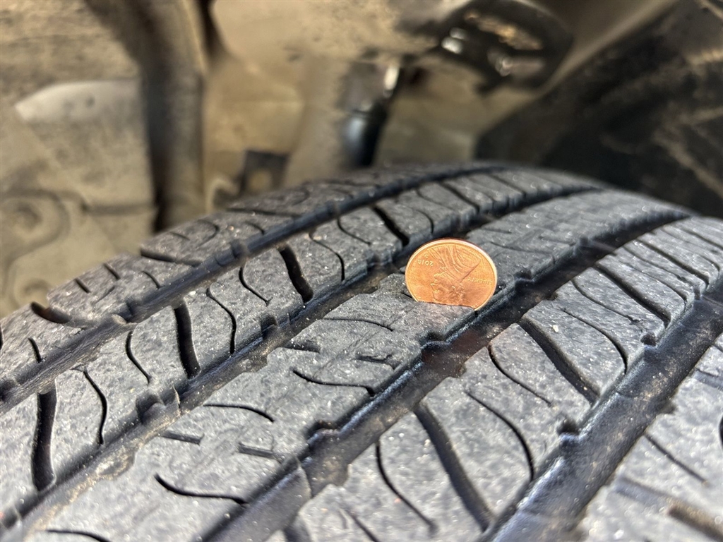 Used 2018 Brilliant Silver Nissan SL image 15