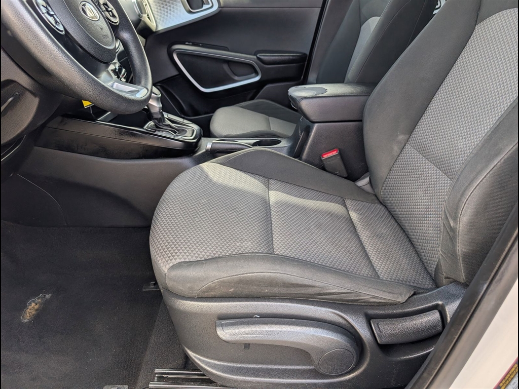 Used 2020 Snow White Pearl Kia LX image 15