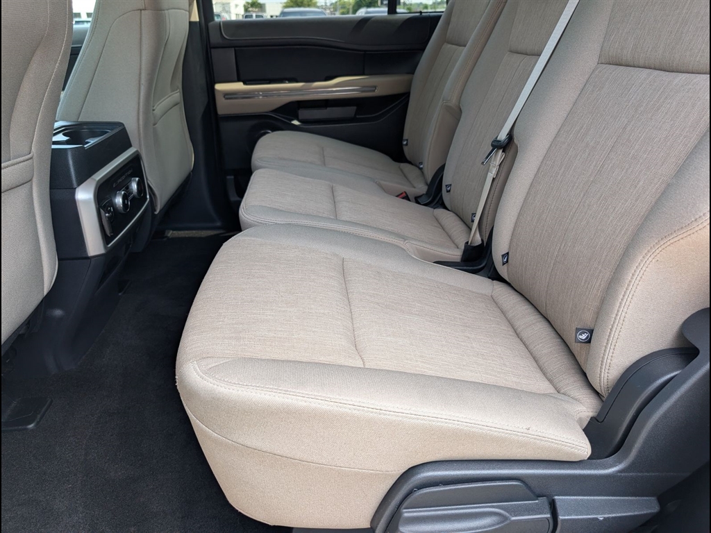 Used 2022 Oxford White Ford XLT image 16