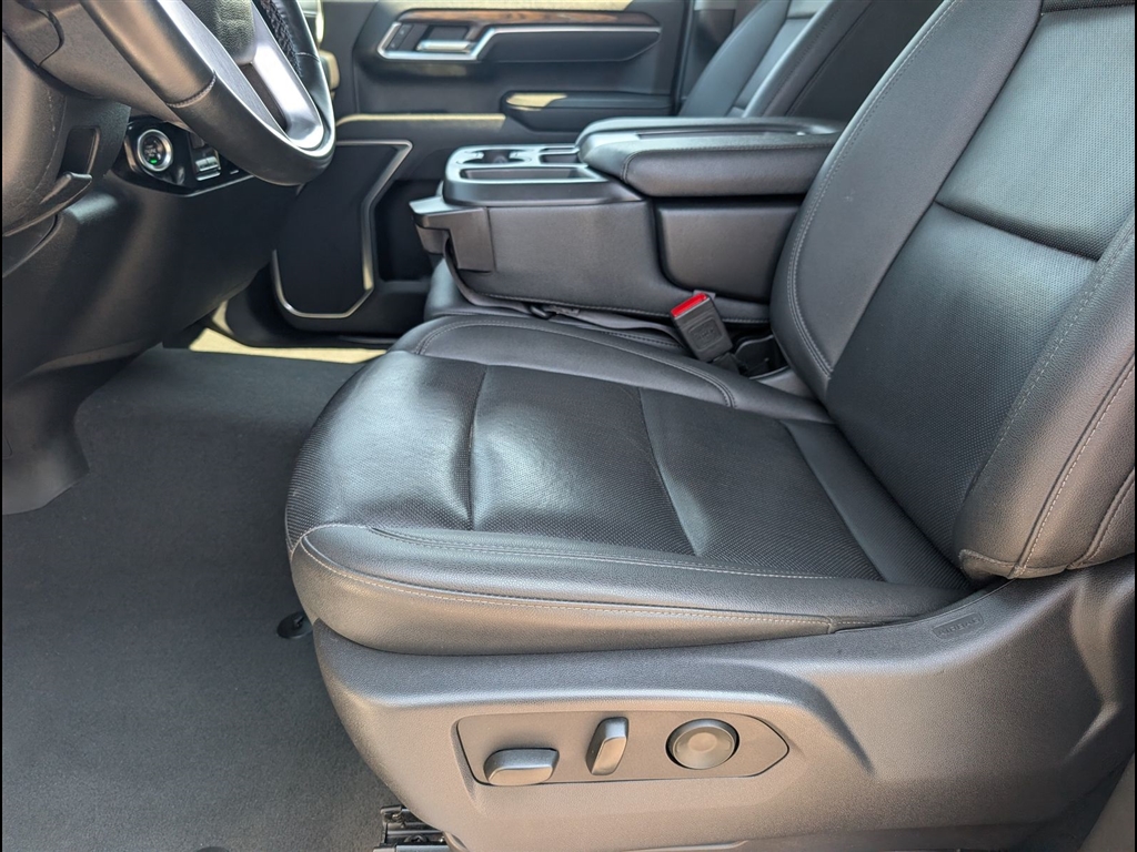 Used 2025 Summit White GMC SLT image 16