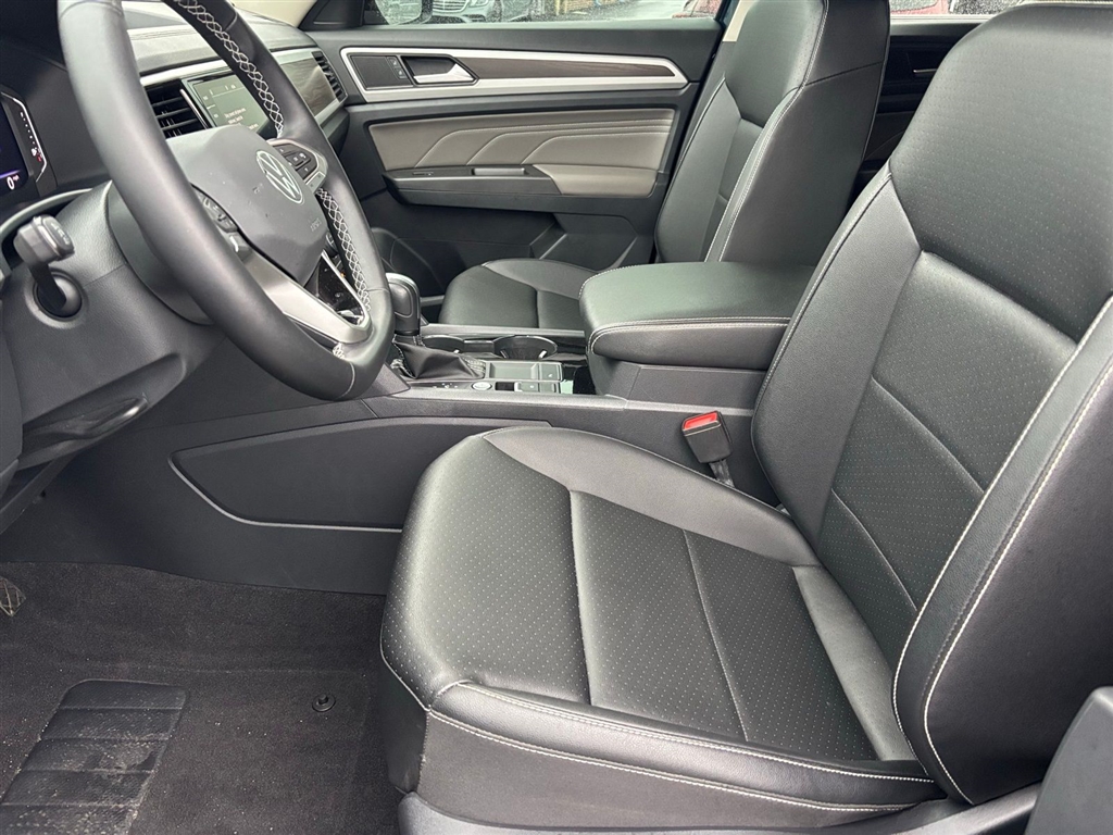 Used 2023 Blue Volkswagen V6 SE image 16