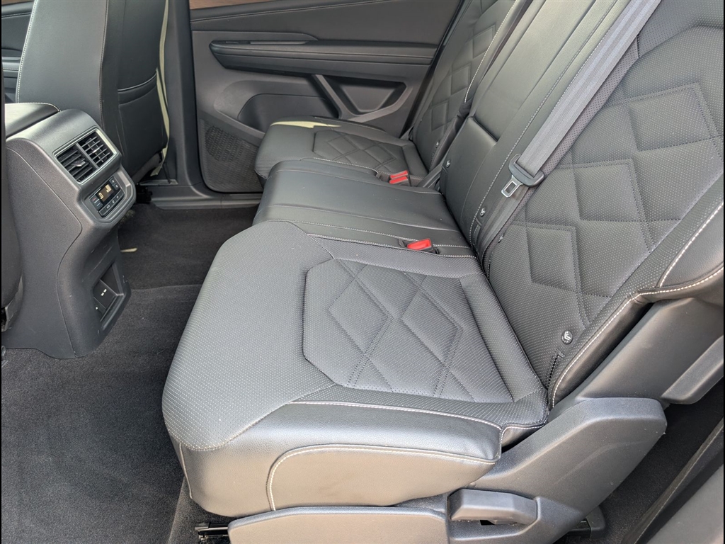 Used 2024 Platinum Gray Metallic Volkswagen SE image 16