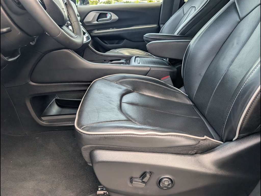 Used 2025 Bright White Clear Coat Chrysler Limited image 16