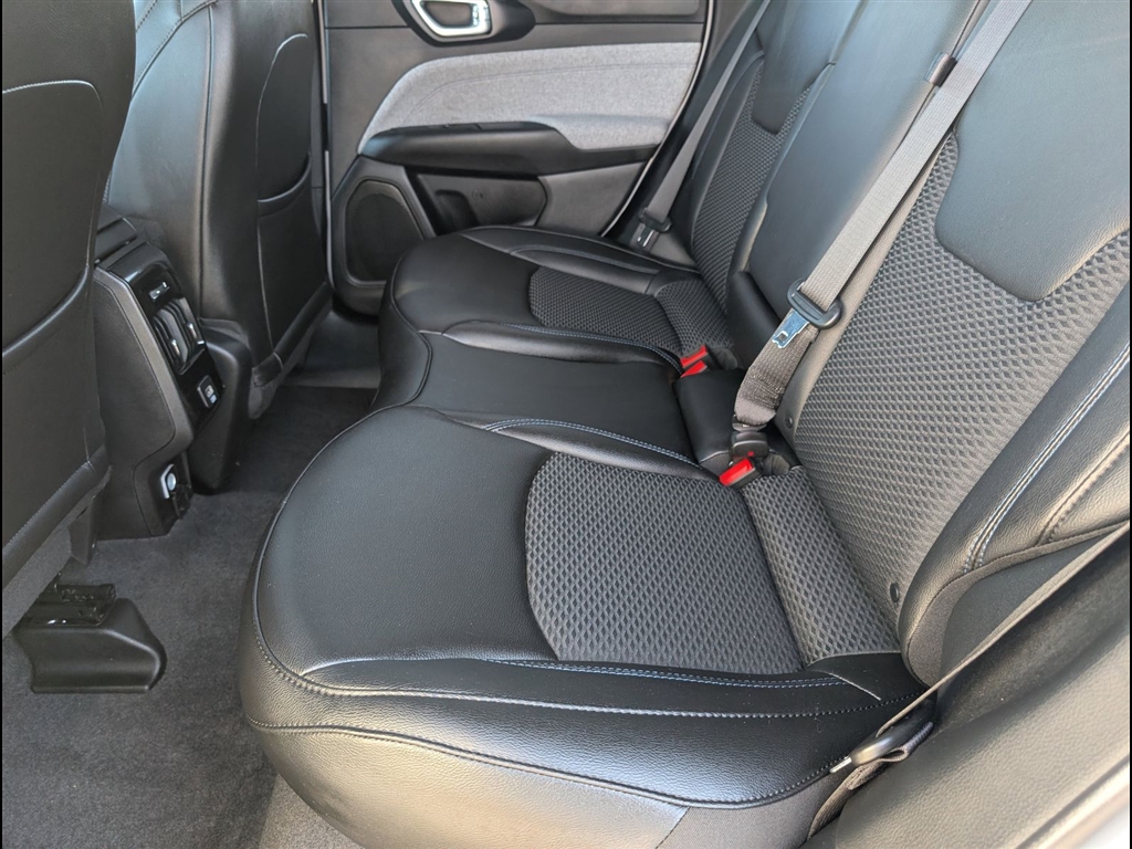 Used 2024 Bright White Clear Coat Jeep Latitude image 16