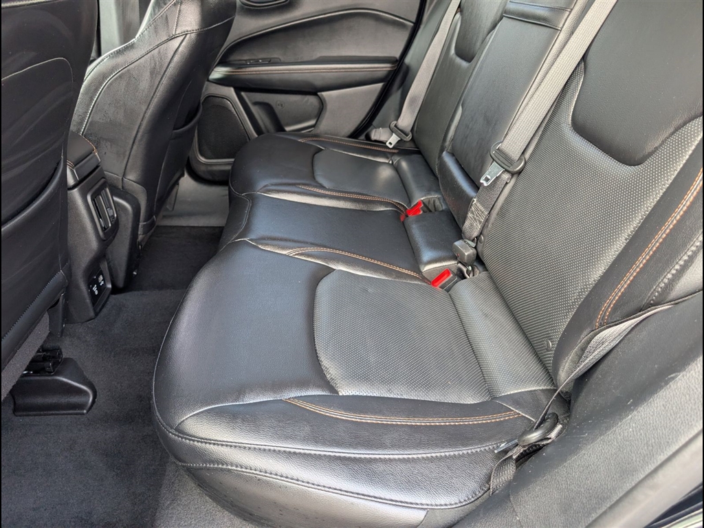 Used 2018 Diamond Black Crystal Pearl Coat Jeep Limited image 16