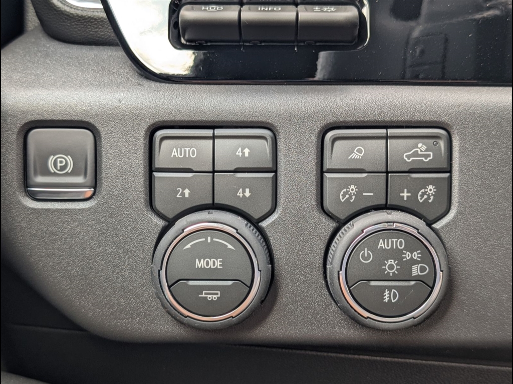 New 2026 Polar White Tricoat Chevrolet High Country image 16