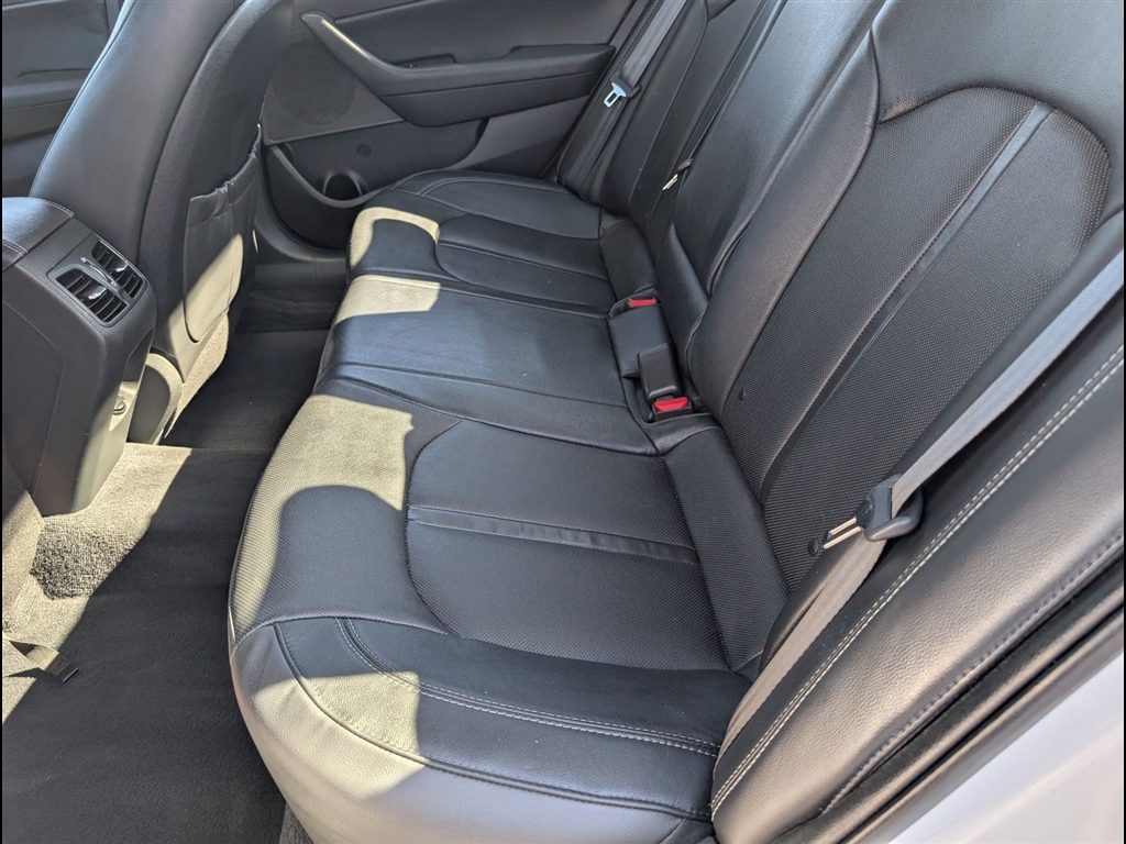 Used 2018 Quartz White Pearl Hyundai Limited image 16