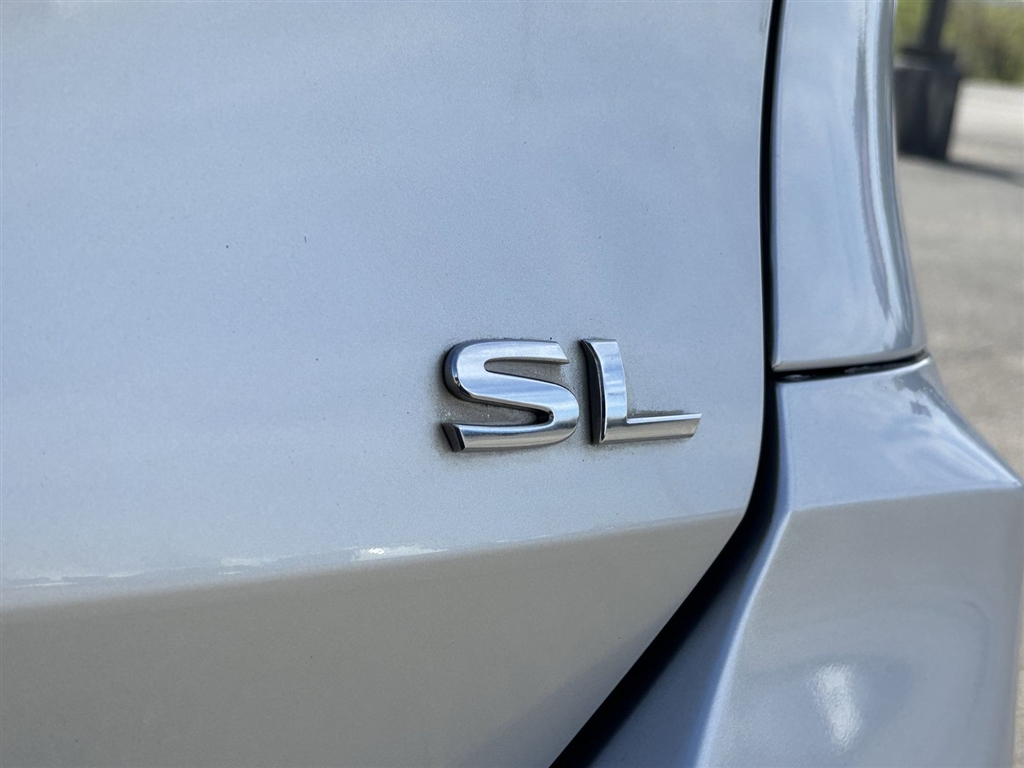 Used 2018 Brilliant Silver Nissan SL image 16