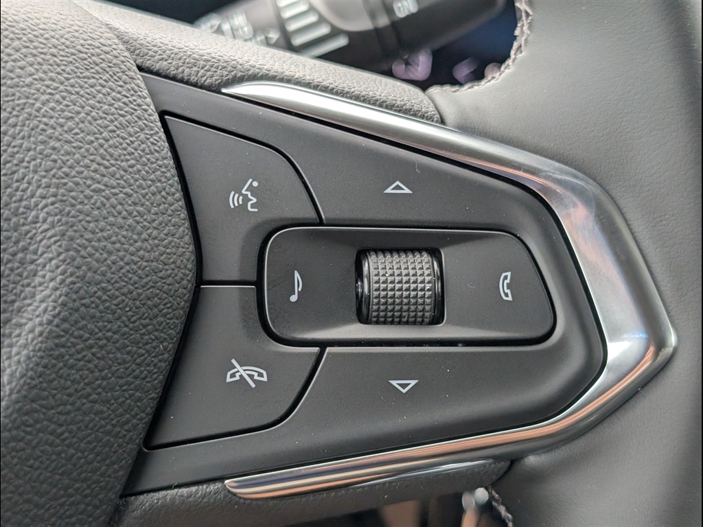 New 2026 Summit White Chevrolet ACTIV image 16