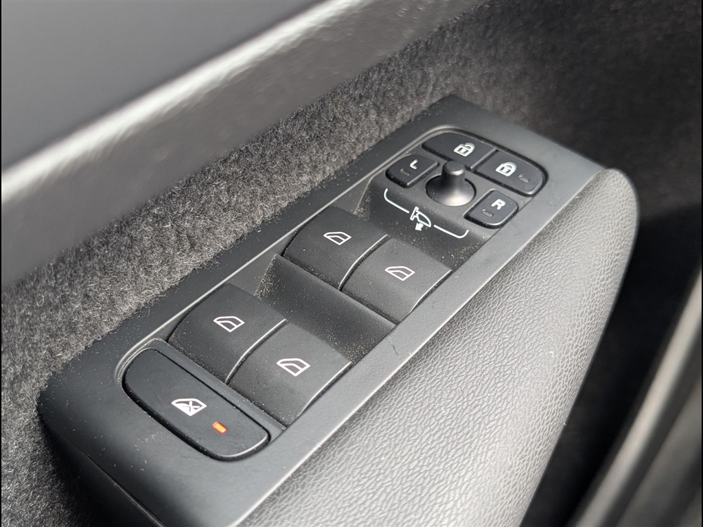 Used 2024 Onyx Black Metallic Volvo B5 Core Bright Theme image 16