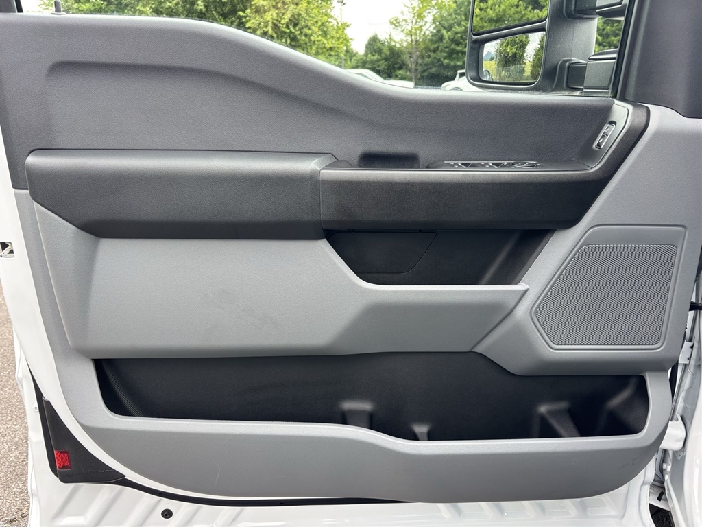 Used 2024 Oxford White Ford XL image 17