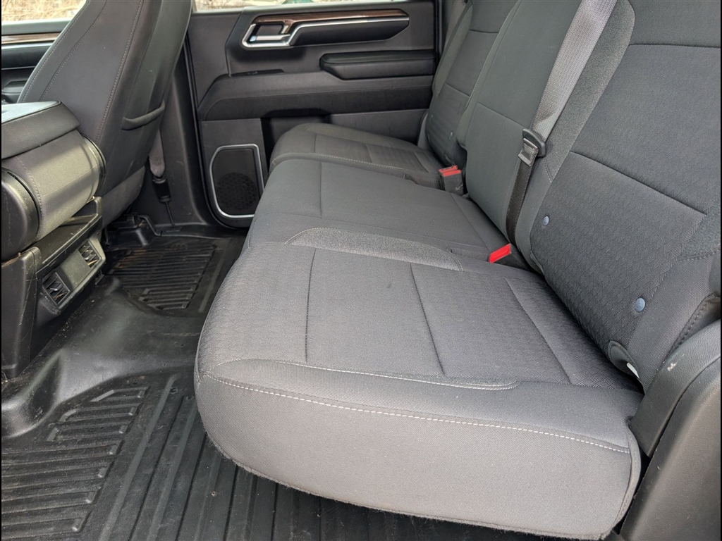 Used 2024 Summit White Chevrolet LT image 17