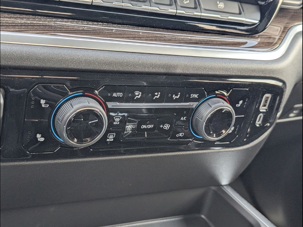 New 2026 Summit White Chevrolet RST image 17