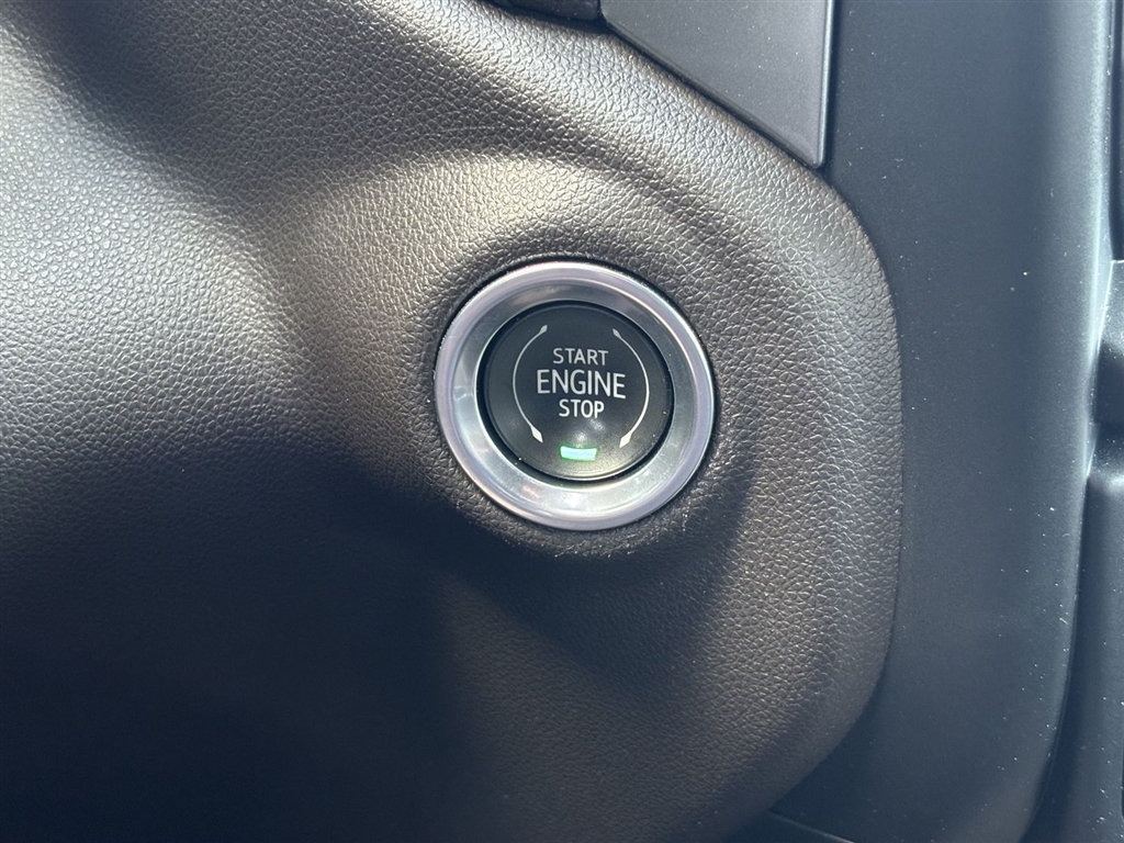 Used 2022 Summit White Chevrolet RST image 17