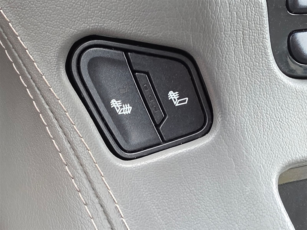 Used 2017 Silver Ice Metallic Chevrolet LT image 17