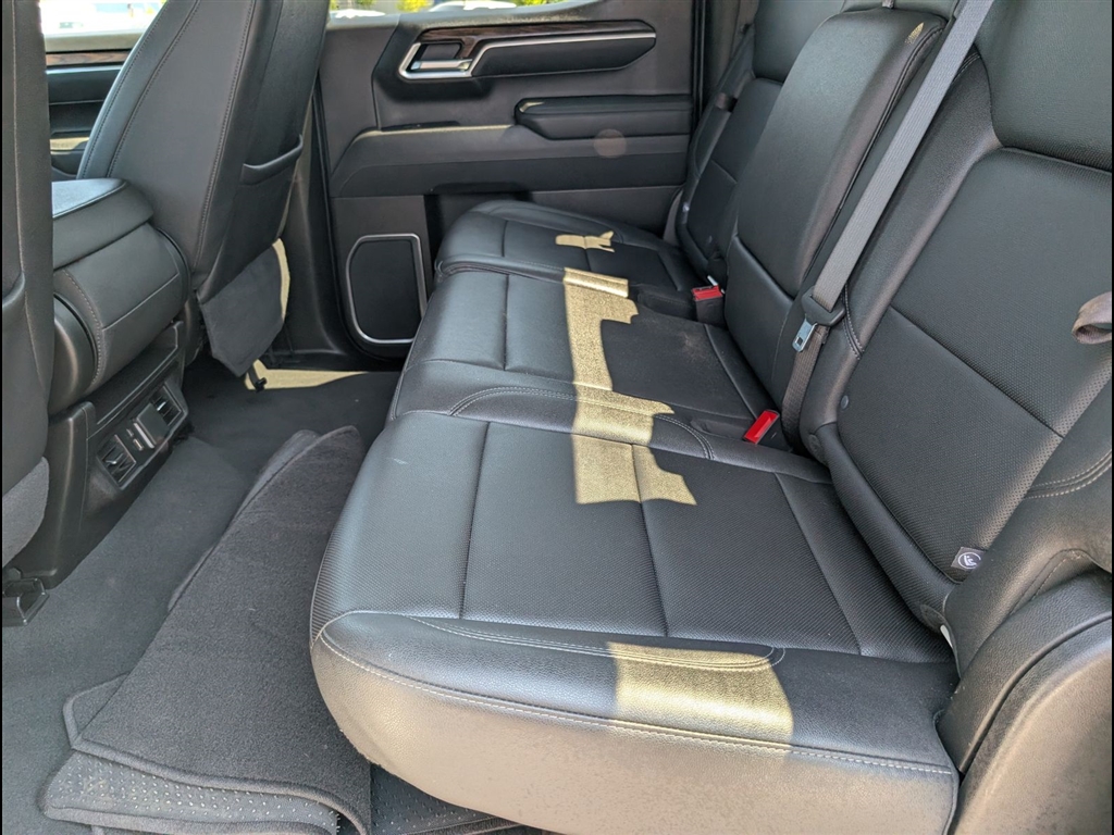 Used 2025 Summit White GMC SLT image 17