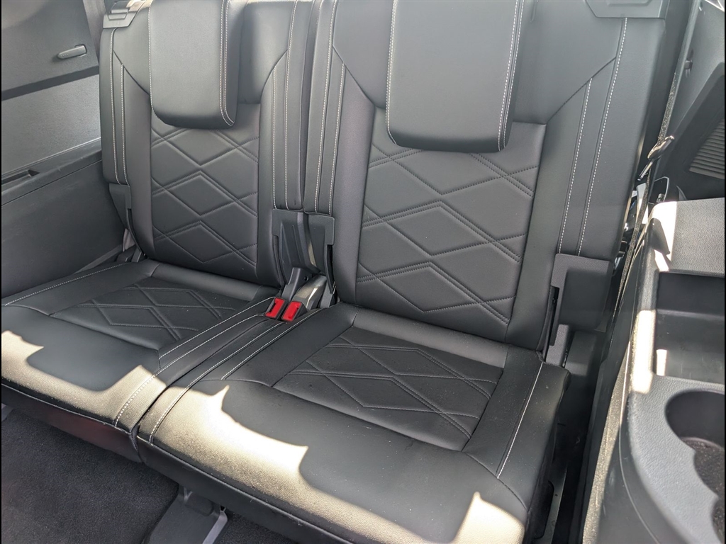 Used 2024 Platinum Gray Metallic Volkswagen SE image 17
