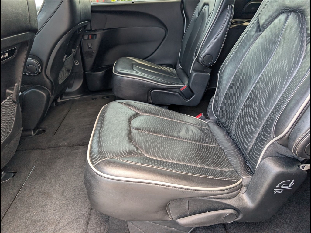 Used 2025 Bright White Clear Coat Chrysler Limited image 17