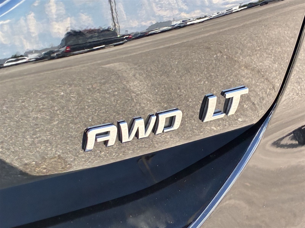 Used 2020 Mosaic Black Metallic Chevrolet LT image 17