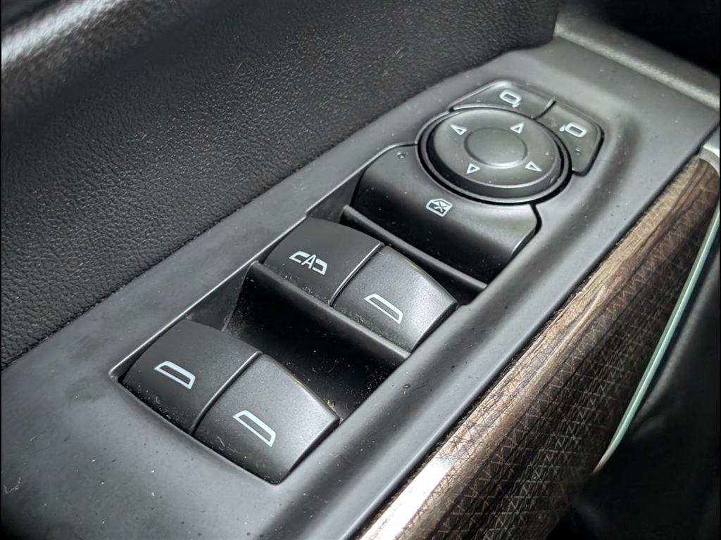 Used 2021 Summit White Chevrolet RST image 17