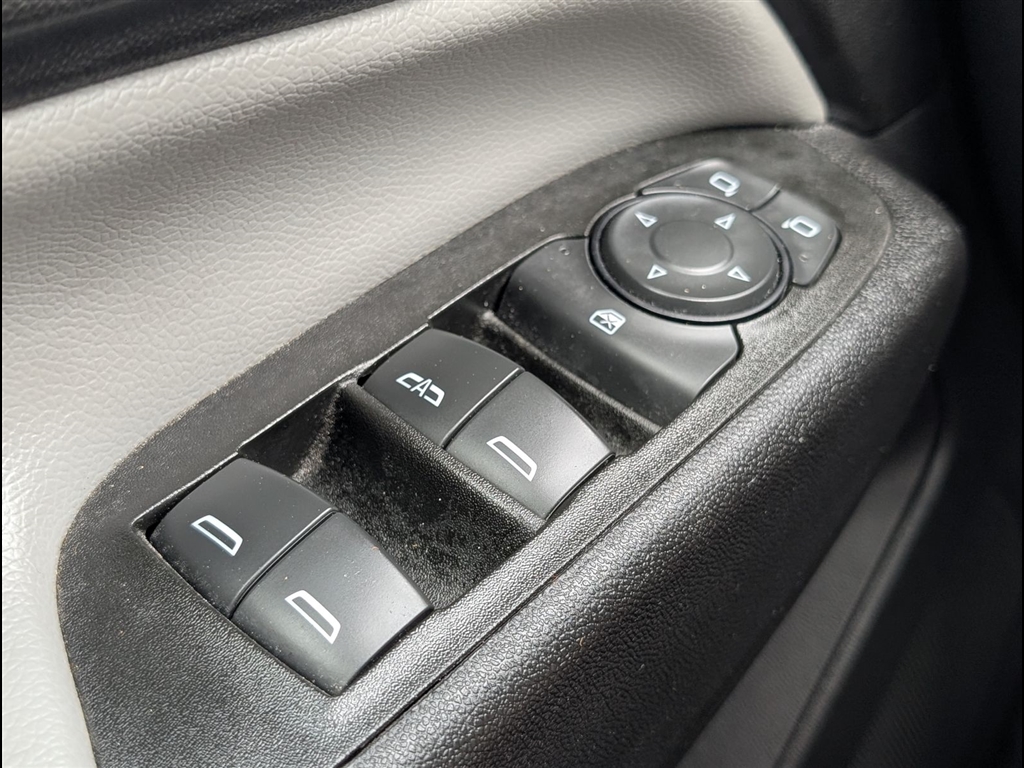 Used 2022 Summit White Chevrolet LT image 17