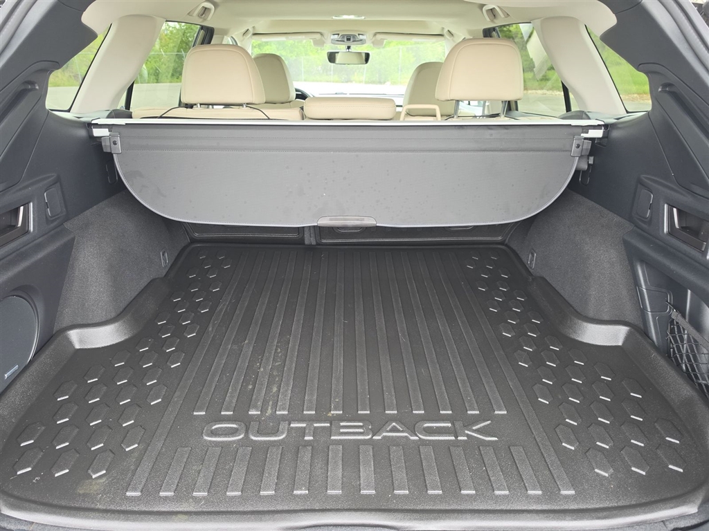 Used 2022 Autumn Green Metallic Subaru Limited image 17