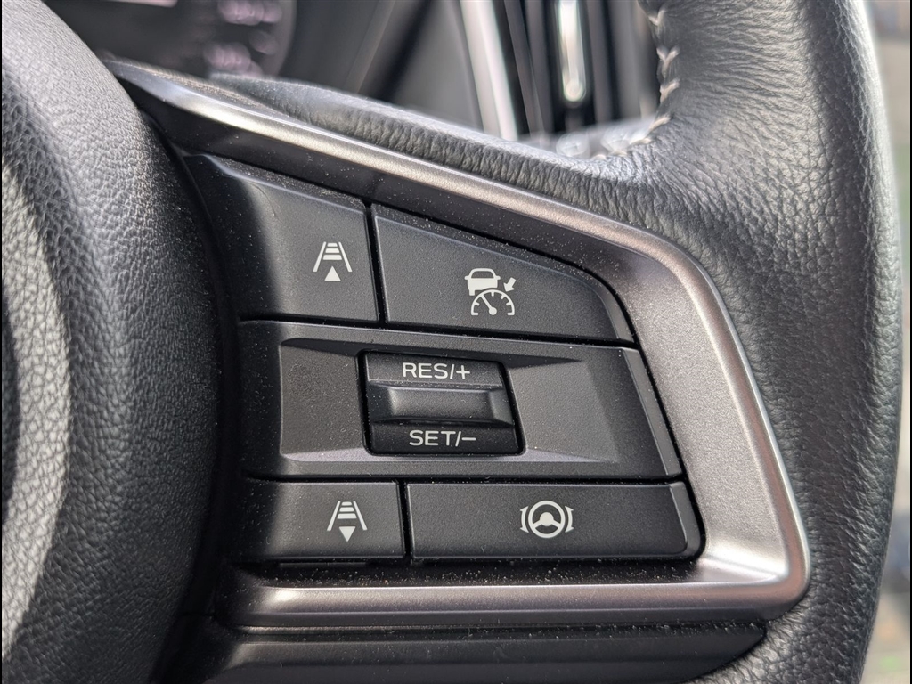 Used 2023 Ice Silver Metallic Subaru Limited image 17