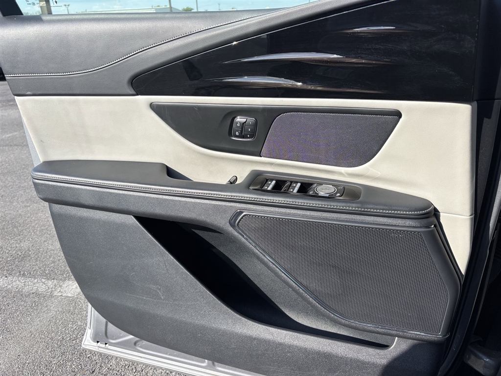 Used 2024 Silver Radiance Lincoln Reserve image 17