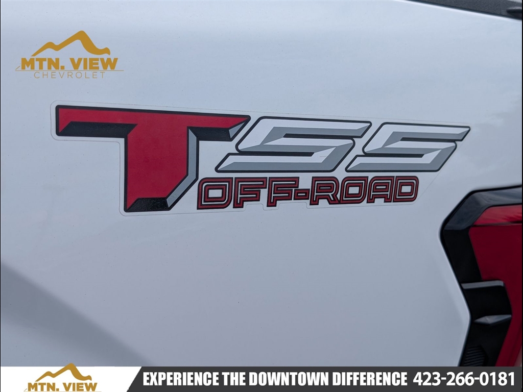 Used 2022 White Toyota SR5 image 17