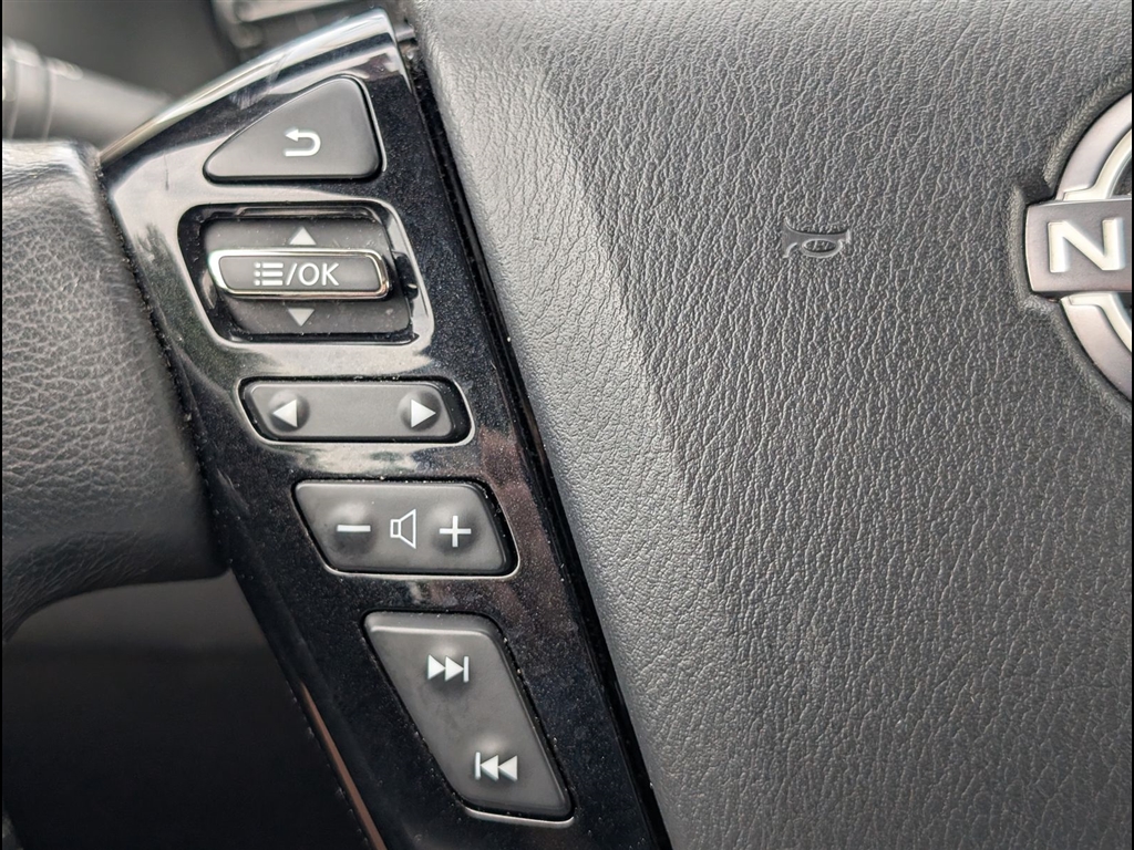 Used 2023 Super Black Nissan SL image 17