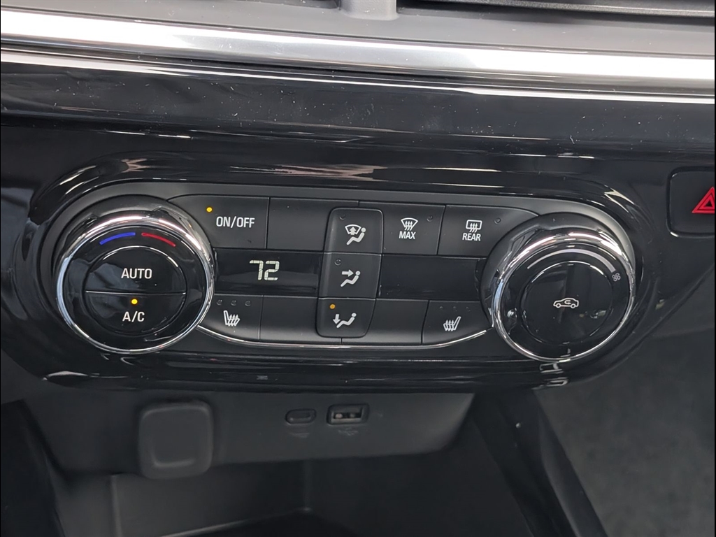 New 2026 Summit White Chevrolet ACTIV image 17