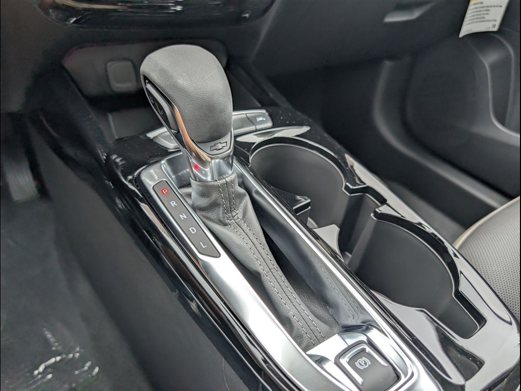 New 2026 Summit White Chevrolet ACTIV image 17