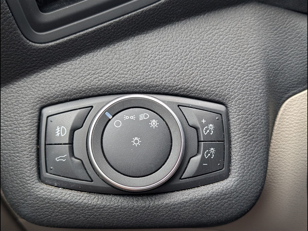 Used 2019 Sedona Orange Ford SEL image 18