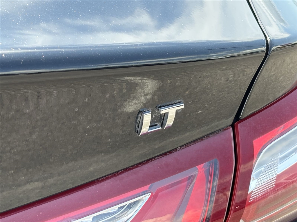 Used 2020 Mosaic Black Metallic Chevrolet LT image 18