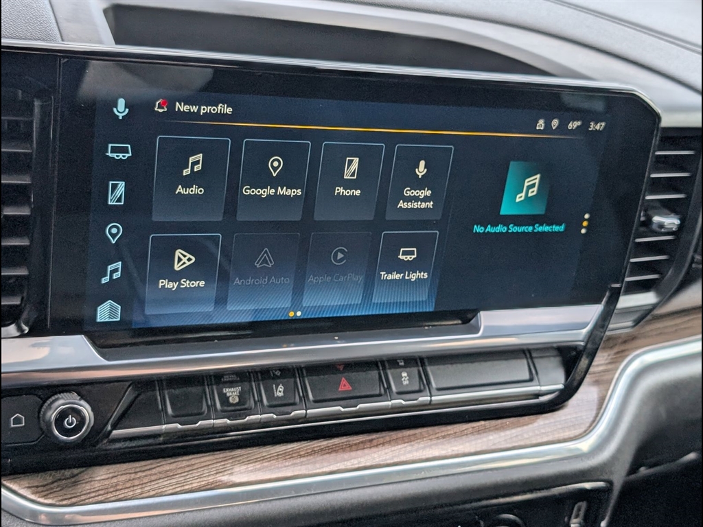 Used 2024 Summit White Chevrolet LT image 18