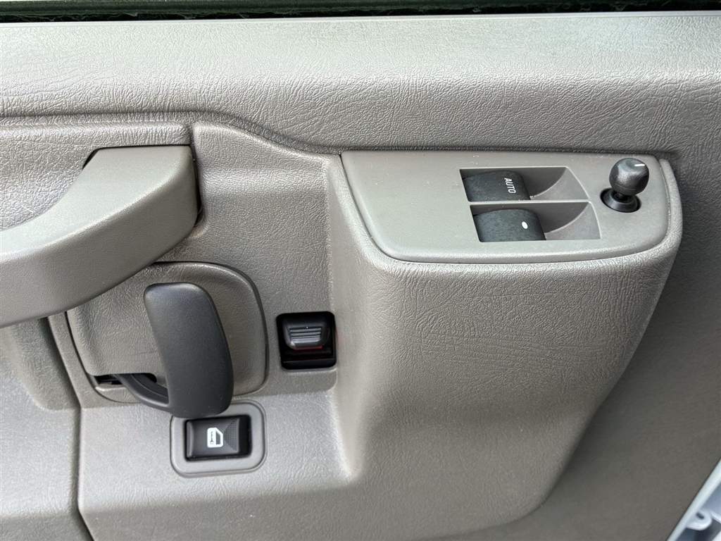 Used 2025 Summit White Chevrolet 2500 image 18