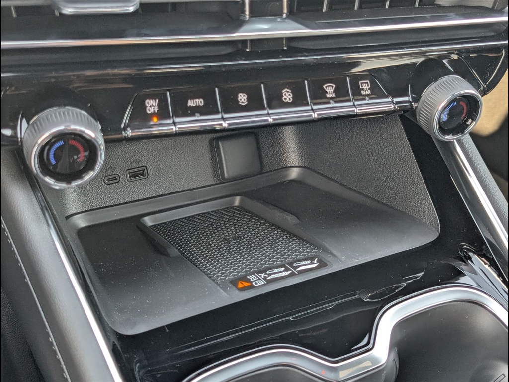 New 2027 Mosaic Black Metallic Chevrolet LT image 18