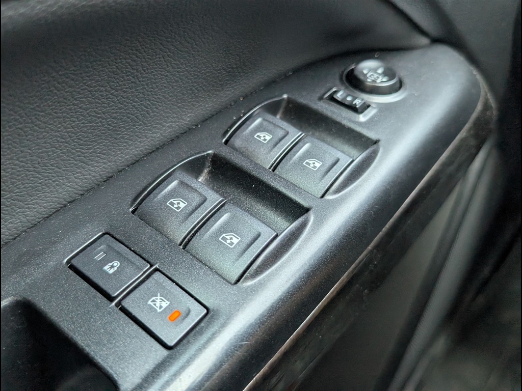 Used 2022 Satin Steel Metallic GMC Elevation image 18