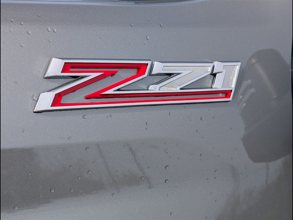 New 2026 Sterling Gray Metallic Chevrolet LT image 18