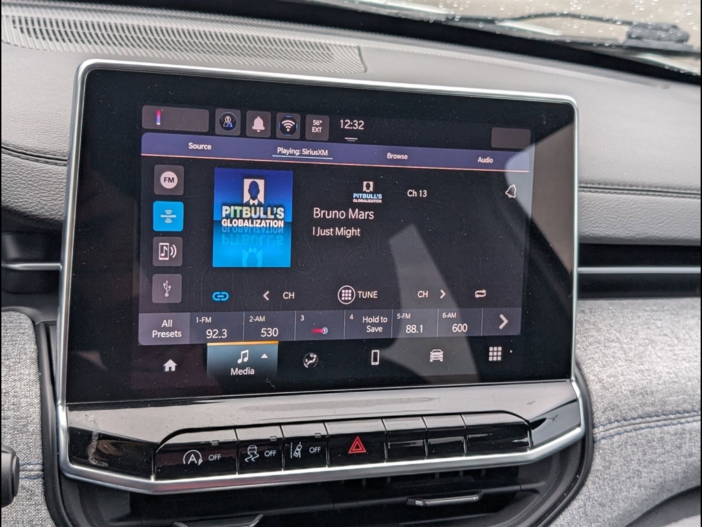 Used 2024 Bright White Clear Coat Jeep Latitude image 18